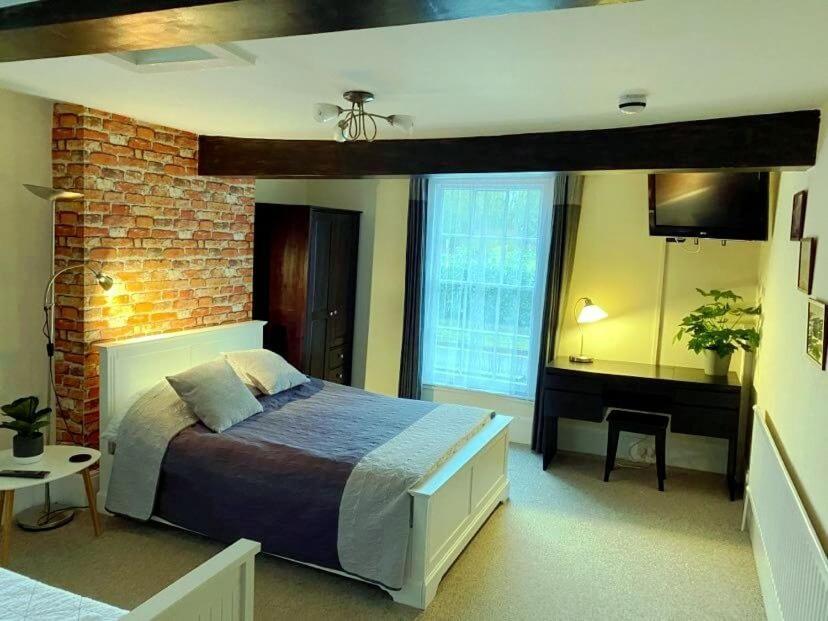The Dove Inn Micheldever Екстер'єр фото