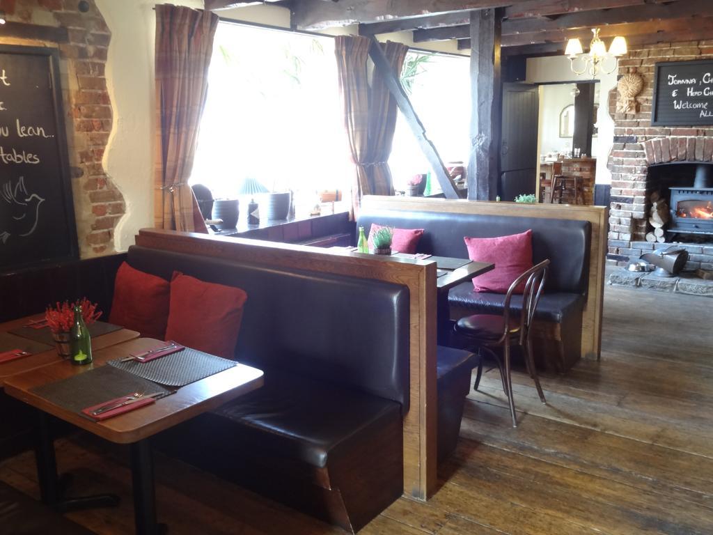 The Dove Inn Micheldever Екстер'єр фото