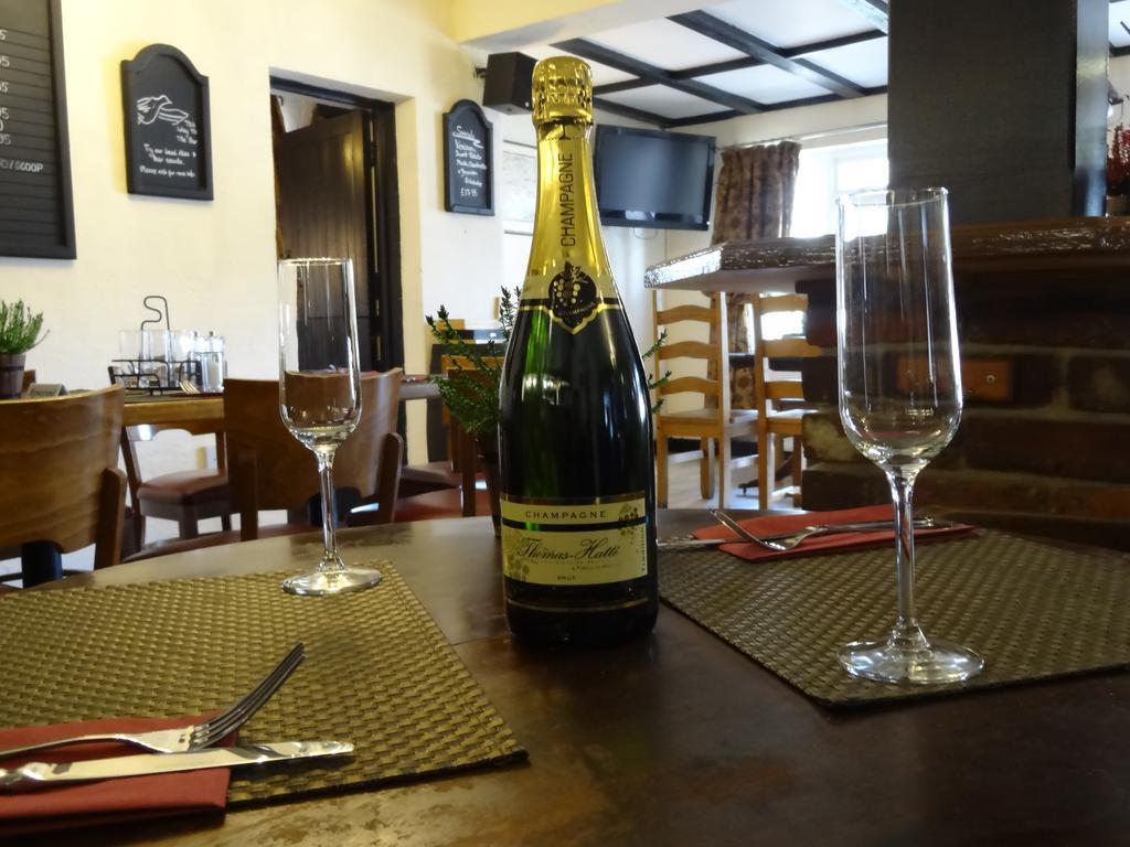 The Dove Inn Micheldever Екстер'єр фото